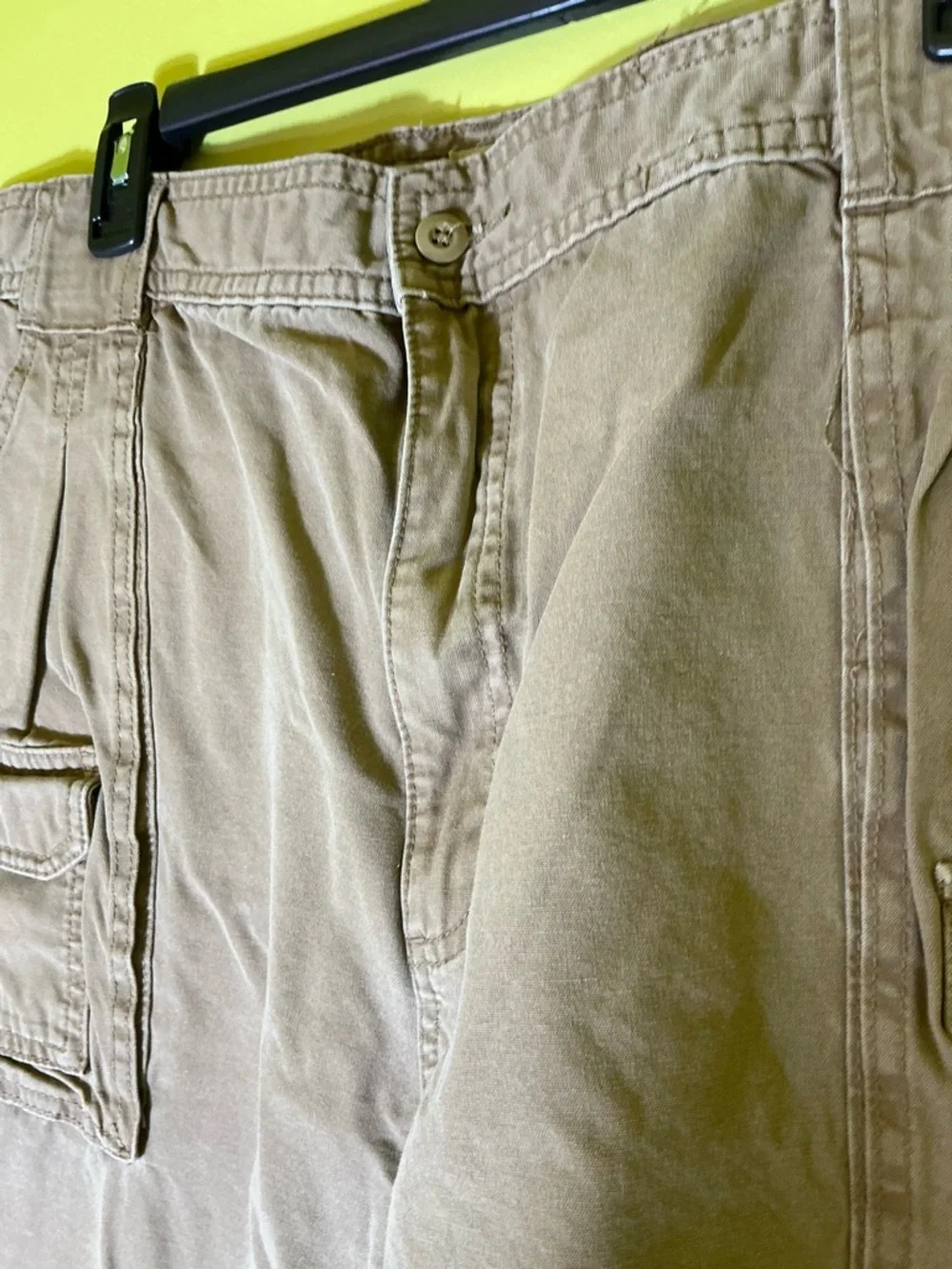 Tan Cabela's cargo shorts